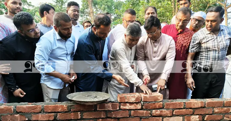 গোলাপি নতুন বাড়ির নির্মাণ কাজের উদ্বোধন